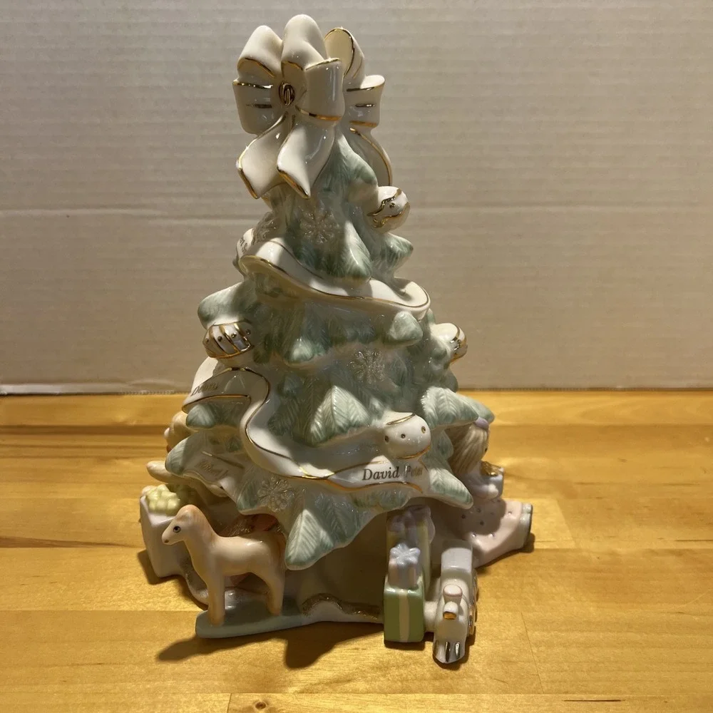 Lenox Holiday Traditions Tabletop Christmas Tree 24k Gold Trim